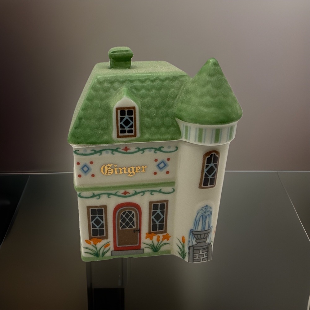 Lenox CANTERBURY CROSSING Spice Village Jar GINGER